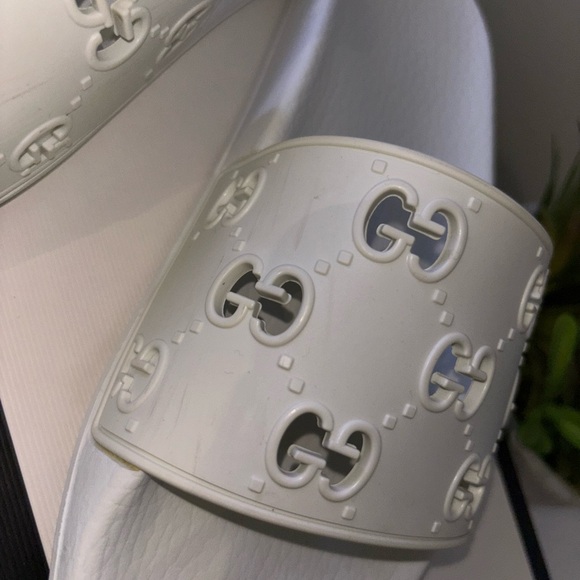 Gucci Embossed White Slide Sandals - Picture 3 of 5